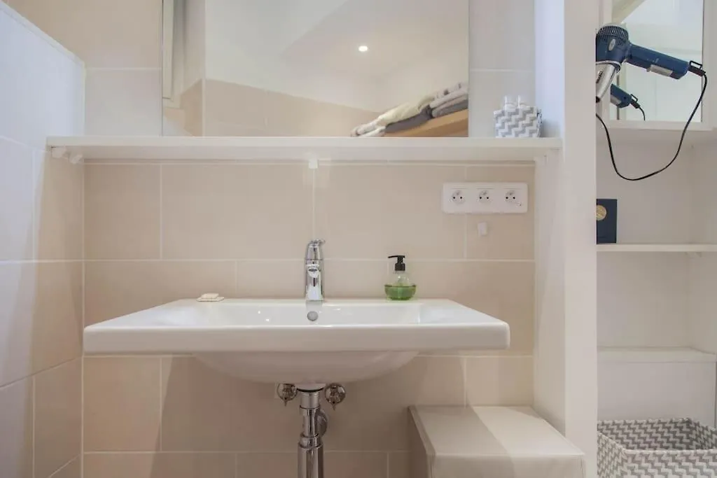 #28 1 Bdr Flat Ac Balcony Hper Central 10Mins To Beach & Old Town Nice Lägenhet