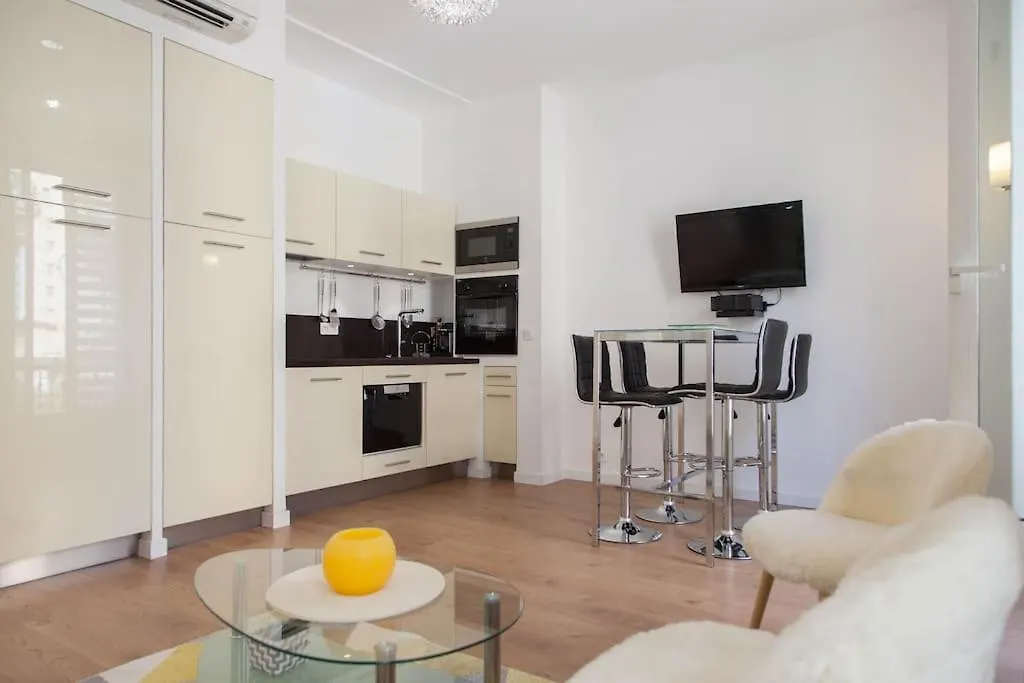 Lägenhet #28 1 Bdr Flat Ac Balcony Hper Central 10Mins To Beach & Old Town Nice