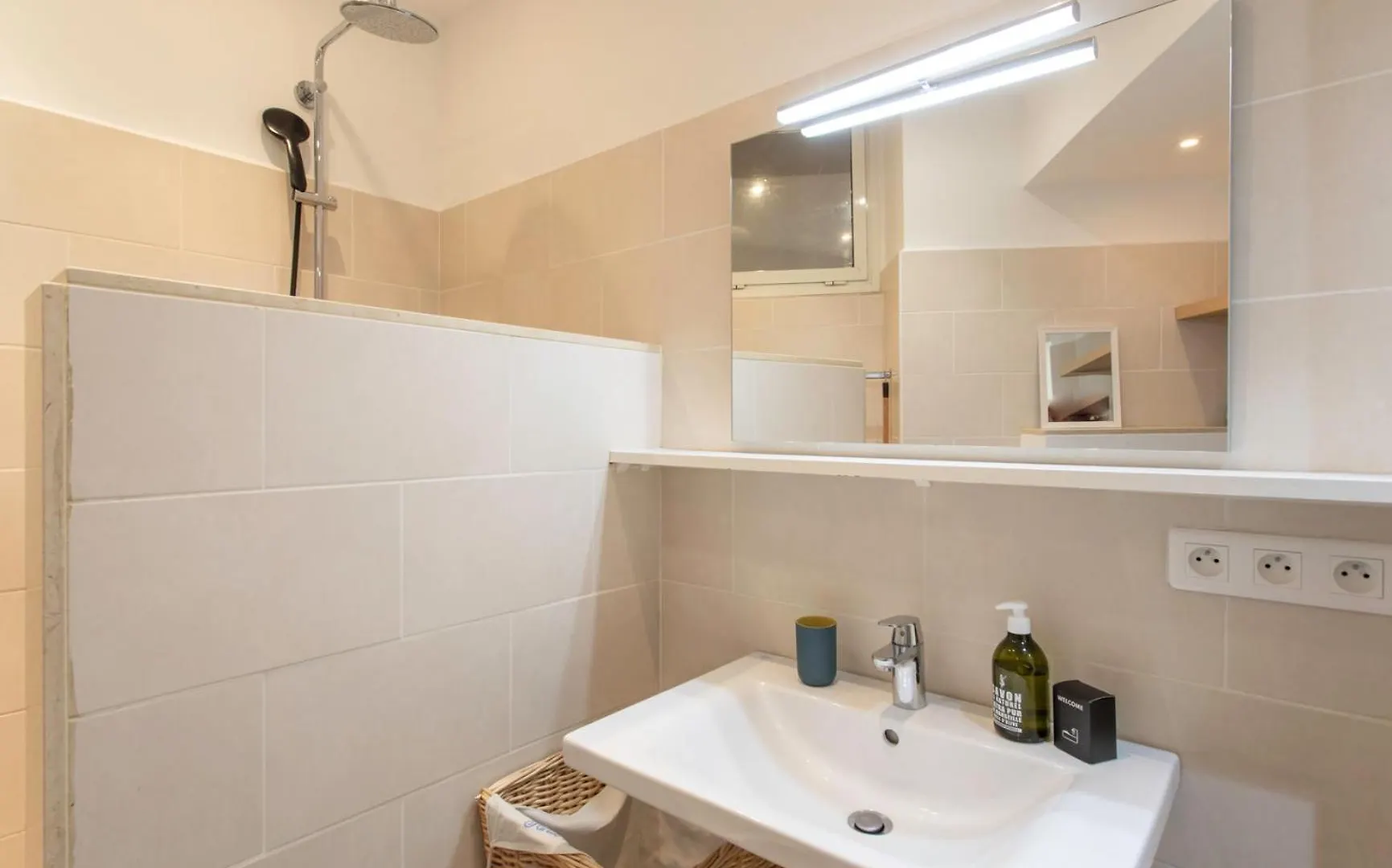 #28 1 Bdr Flat Ac Balcony Hper Central 10Mins To Beach & Old Town Nice