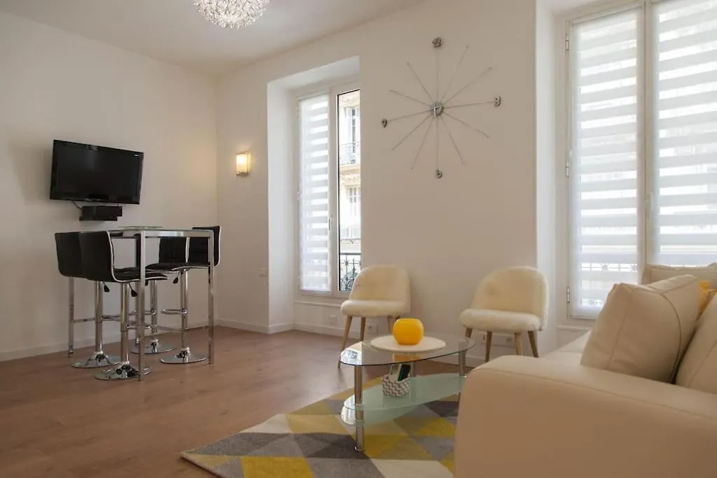 #28 1 Bdr Flat Ac Balcony Hper Central 10Mins To Beach & Old Town Nice 0*,  Fransa